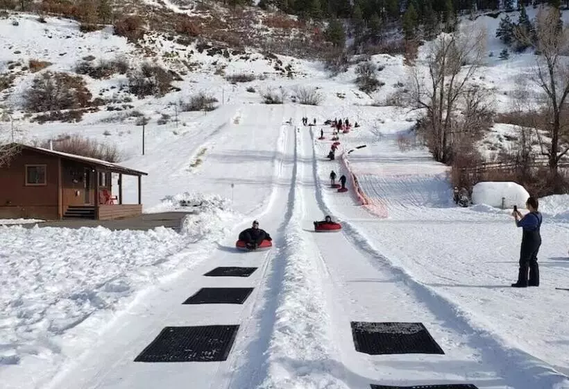 Hotelli High Creek Lodge And Cabins