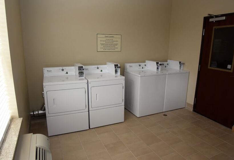 酒店 Home Away Suites