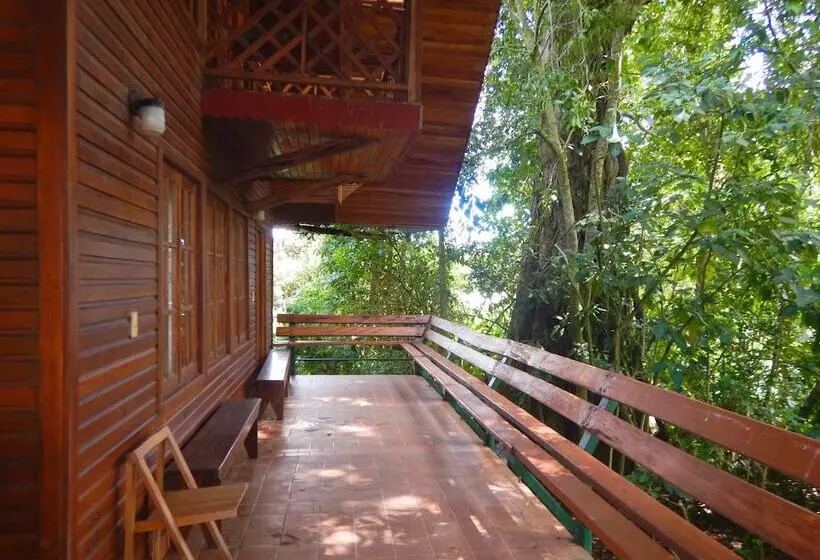 ホテル Los Quetzales Ecolodge & Spa