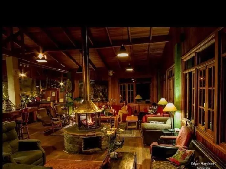 ホテル Los Quetzales Ecolodge & Spa