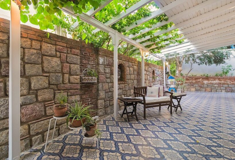 Отель Losta Sahil Evi 2