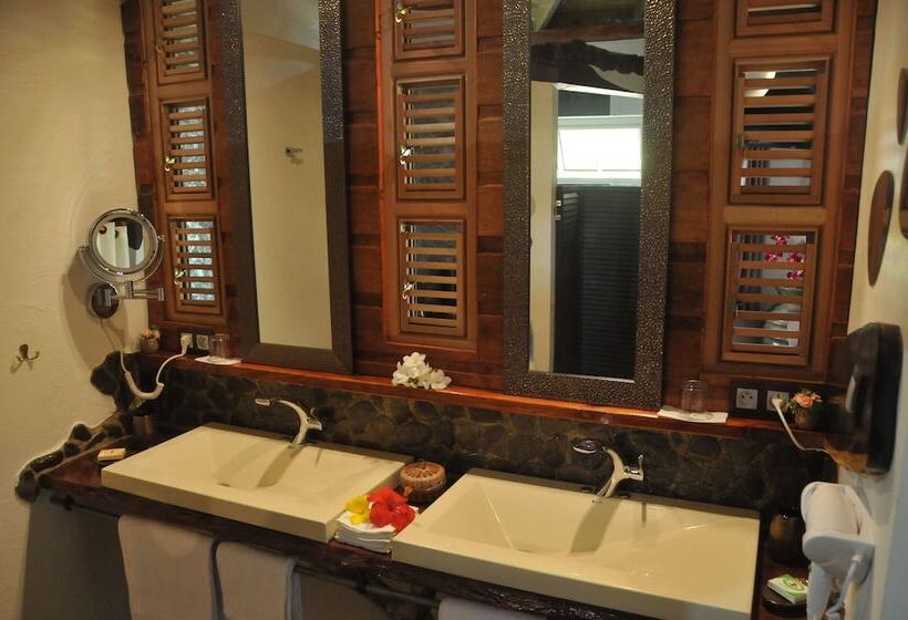 هتل Mango Island Lodges