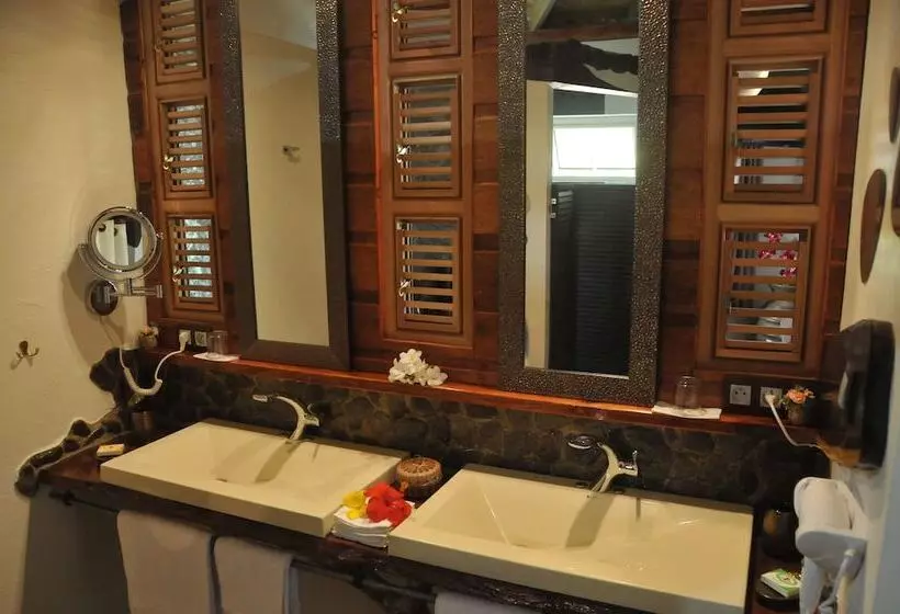 هتل Mango Island Lodges