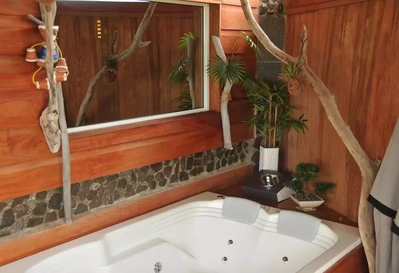 هتل Mango Island Lodges