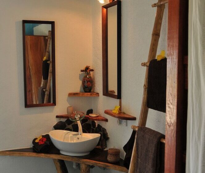 هتل Mango Island Lodges