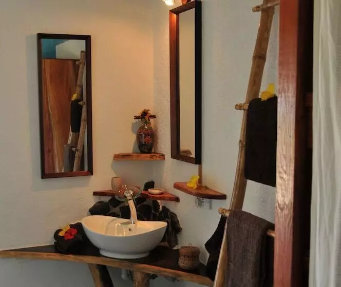 هتل Mango Island Lodges