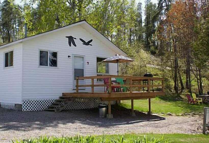 Отель Mashkinonje Lodge