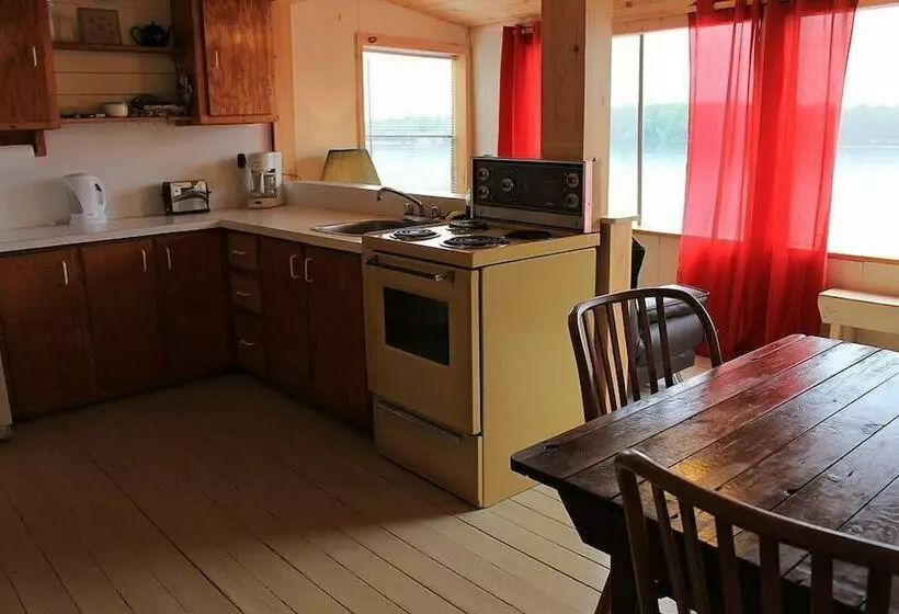 Hotelli Mashkinonje Lodge