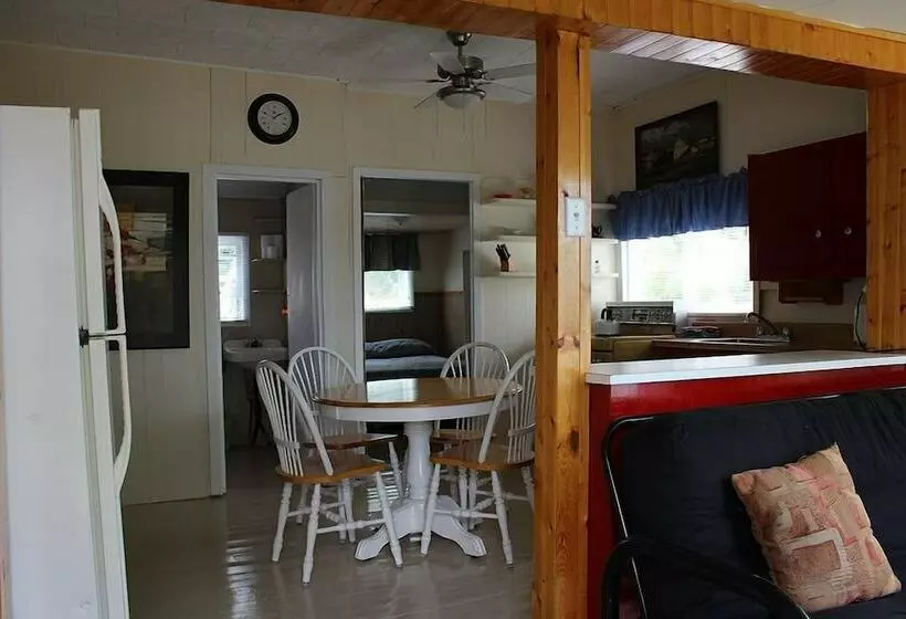 Hotelli Mashkinonje Lodge