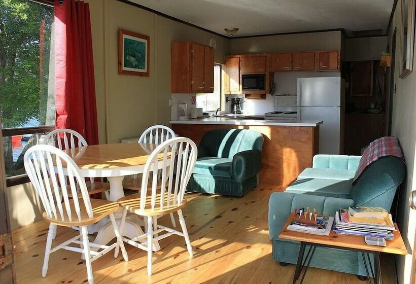 Отель Mashkinonje Lodge