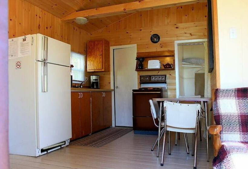 Отель Mashkinonje Lodge