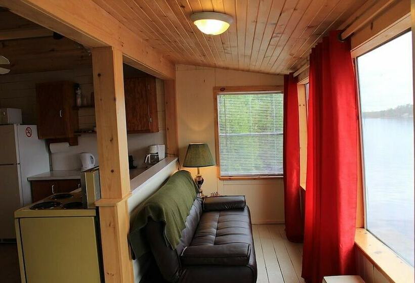 Отель Mashkinonje Lodge