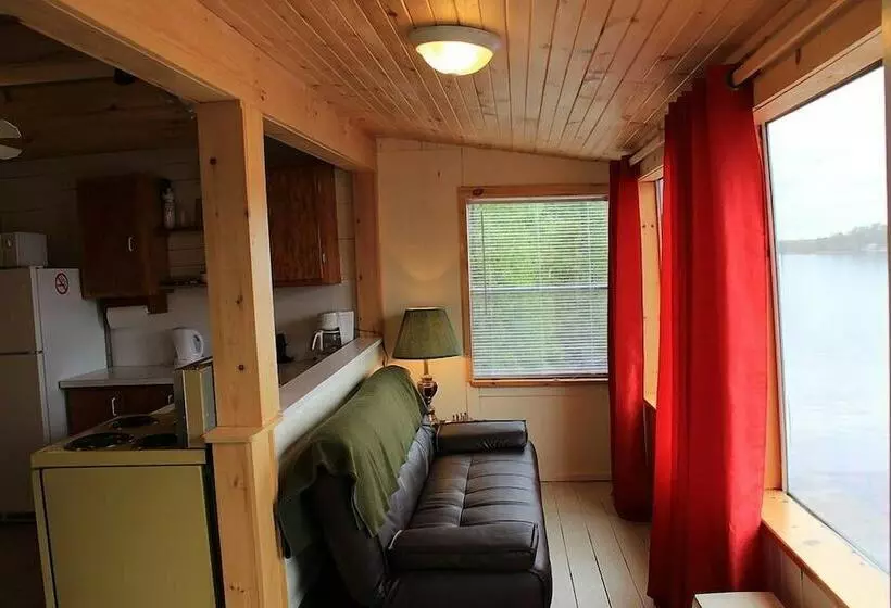 Hotelli Mashkinonje Lodge