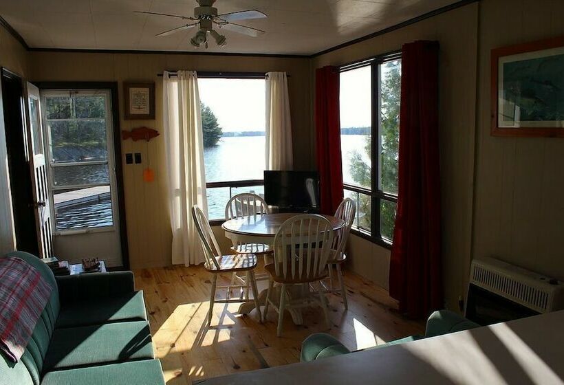 Отель Mashkinonje Lodge