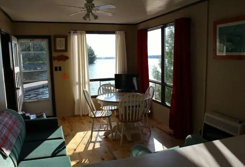 Hotelli Mashkinonje Lodge