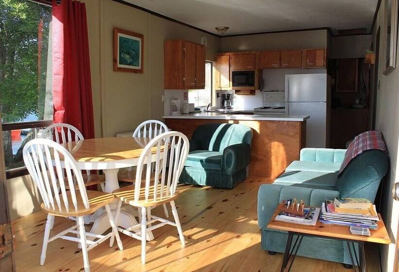 Отель Mashkinonje Lodge