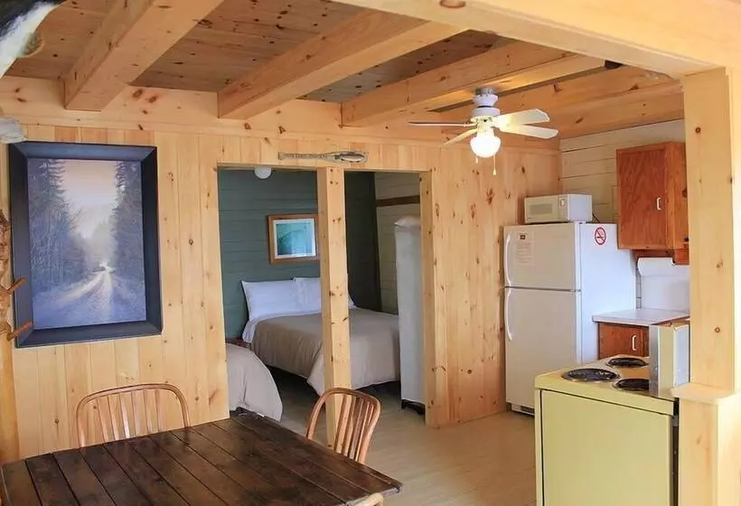 Hotelli Mashkinonje Lodge