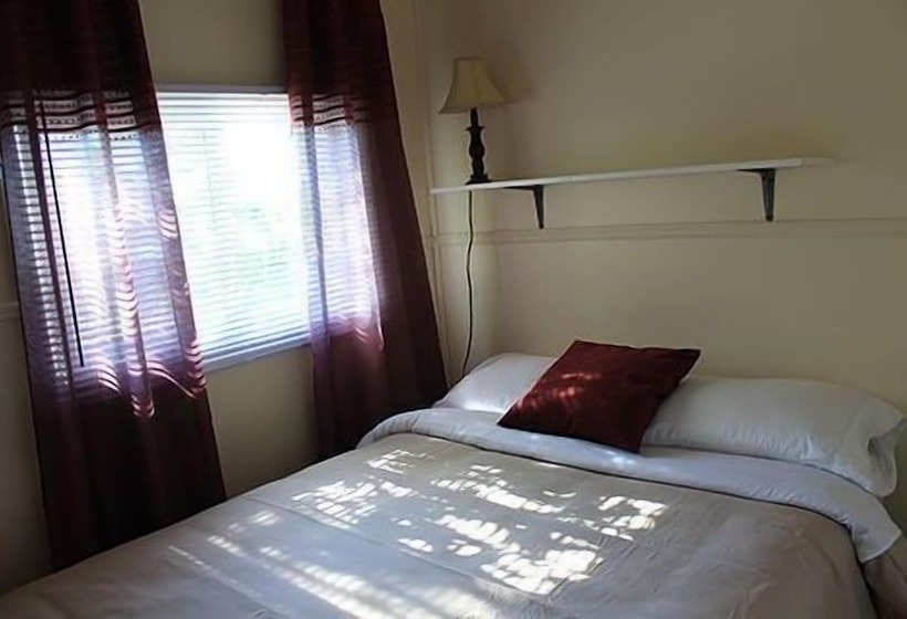 Отель Mashkinonje Lodge