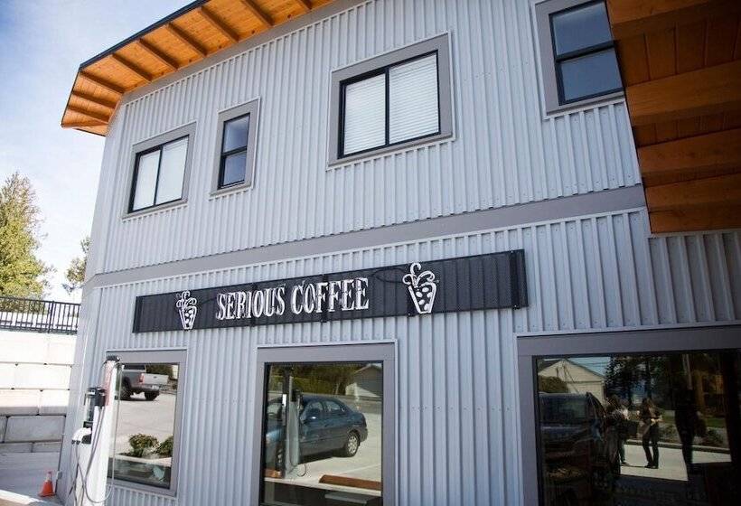 Отель Pacific Point Market & Suites