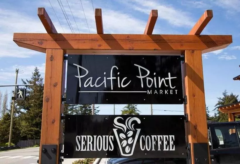 Hotelli Pacific Point Market & Suites