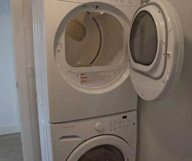 Hotelli Pacific Point Market & Suites