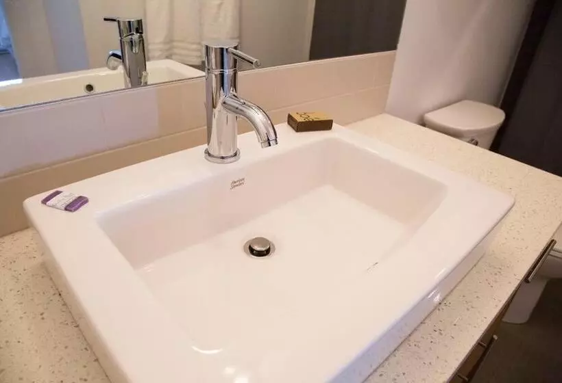 Hotelli Pacific Point Market & Suites