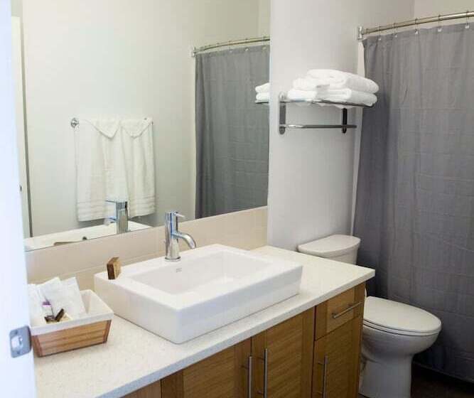 Отель Pacific Point Market & Suites