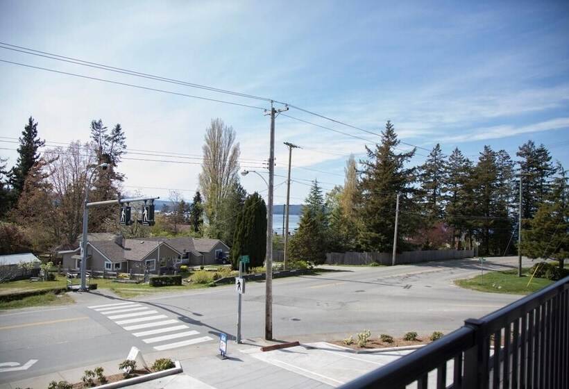 Отель Pacific Point Market & Suites