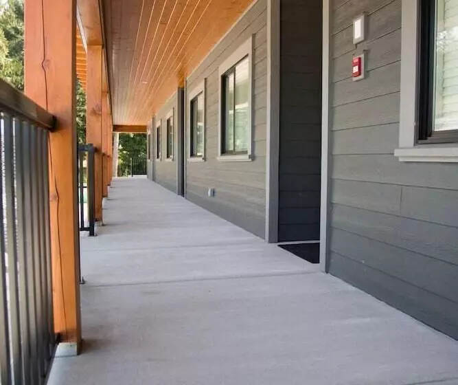 Hotelli Pacific Point Market & Suites