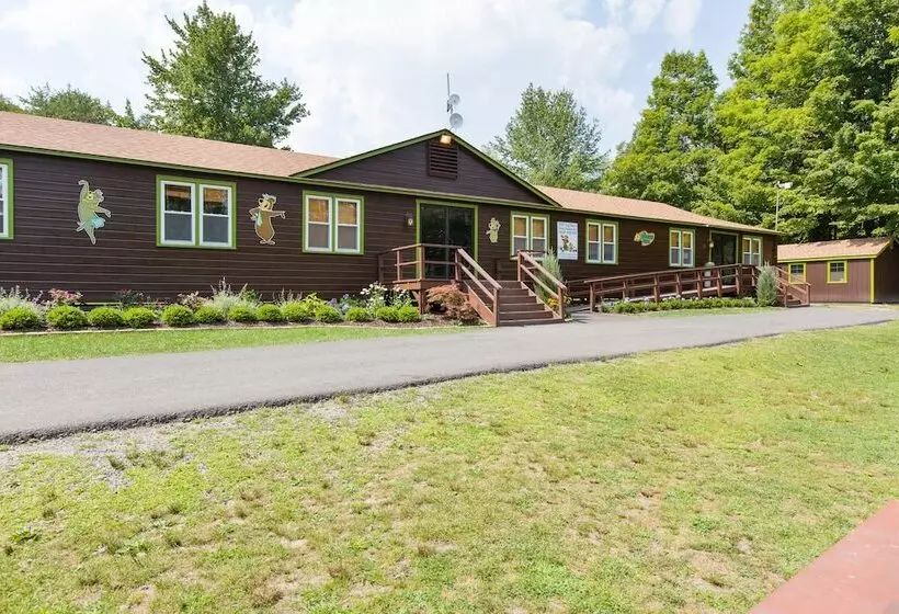 Jellystone Park™ At Birchwood Acres