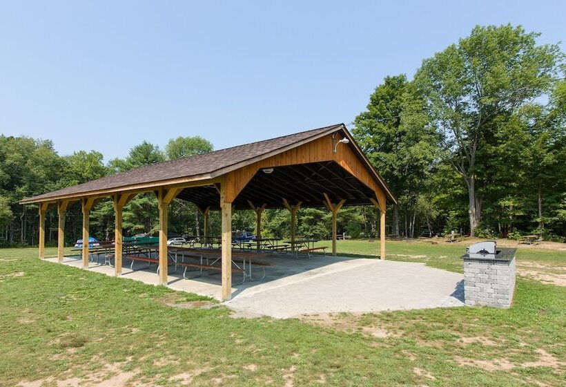 Jellystone Park™ At Birchwood Acres