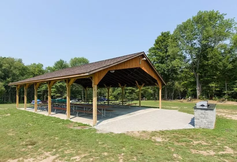 Jellystone Park™ At Birchwood Acres