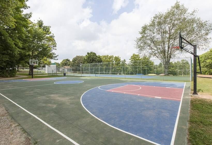 Jellystone Park™ At Birchwood Acres