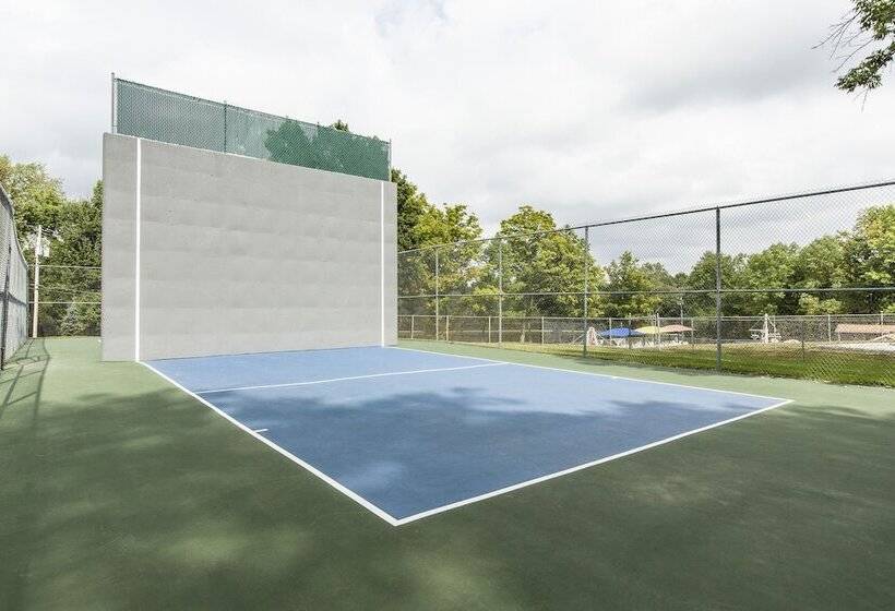 Jellystone Park™ At Birchwood Acres