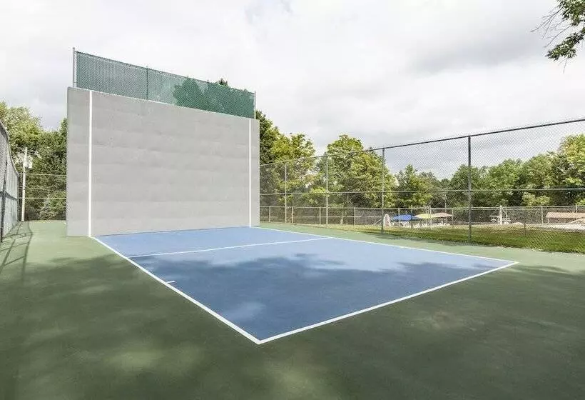 Jellystone Park™ At Birchwood Acres