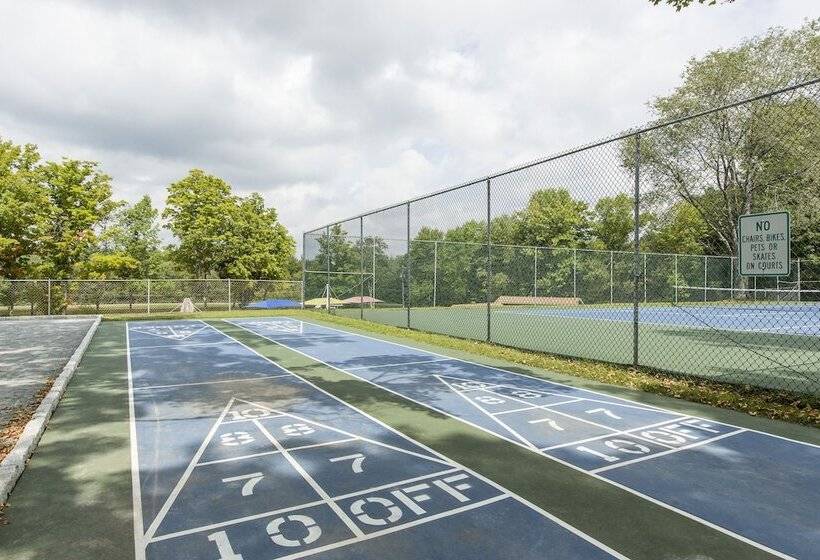 Jellystone Park™ At Birchwood Acres