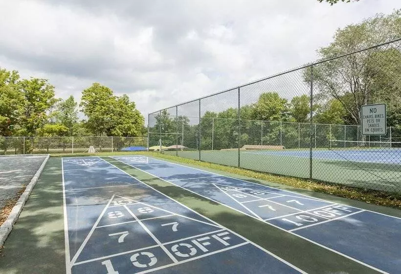 Jellystone Park™ At Birchwood Acres