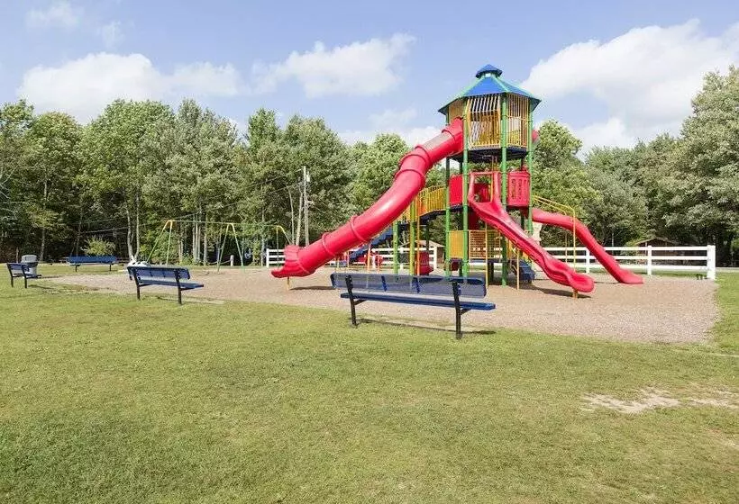 Jellystone Park™ At Birchwood Acres