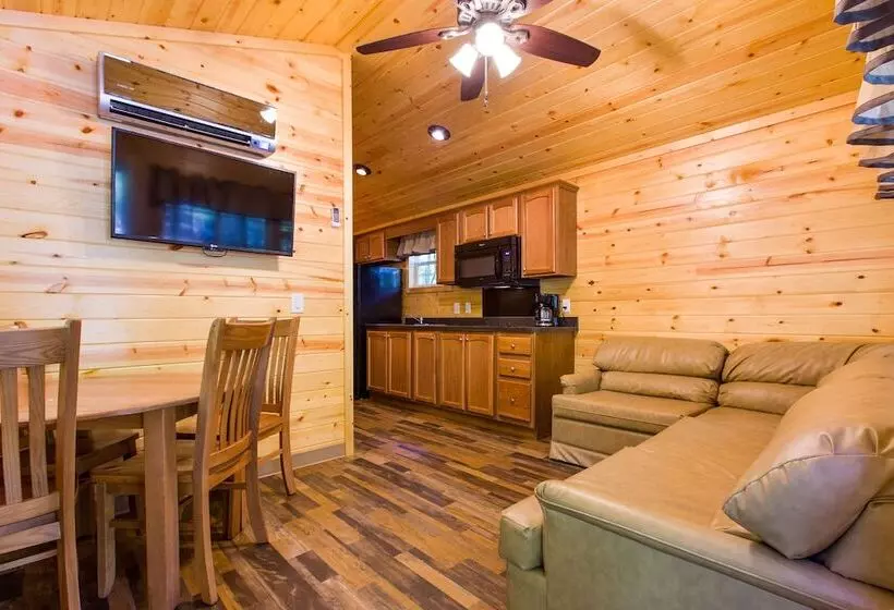 Jellystone Park™ At Birchwood Acres