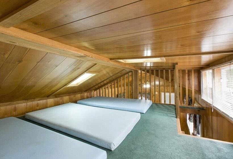 Jellystone Park™ At Birchwood Acres