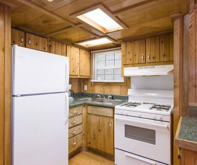 Jellystone Park™ At Birchwood Acres