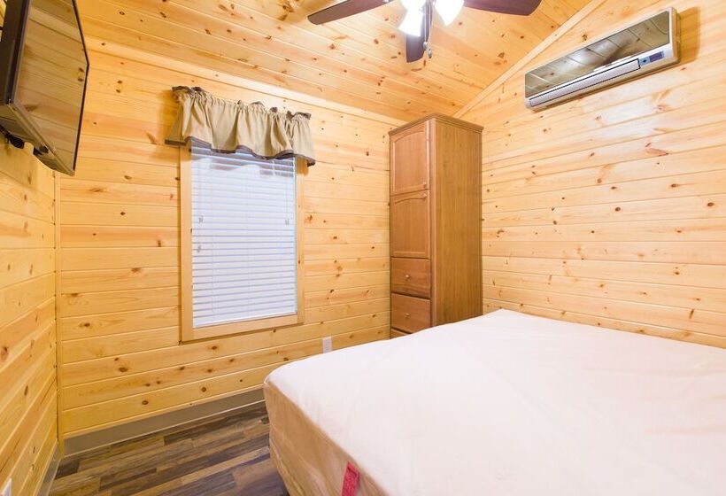 Jellystone Park™ At Birchwood Acres