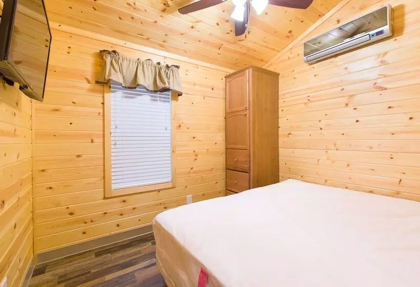 Jellystone Park™ At Birchwood Acres