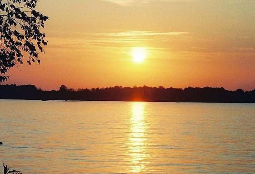 فندق على الطريق Chicaugon Lake Inn