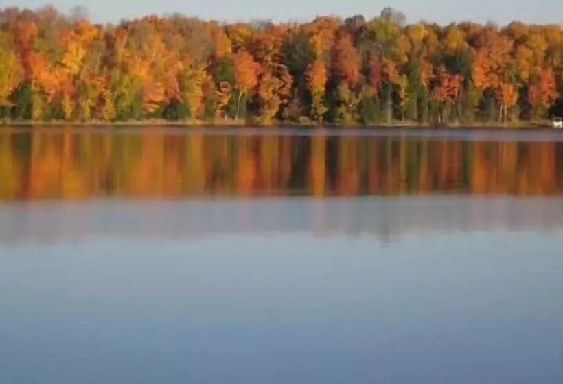 Motelli Chicaugon Lake Inn