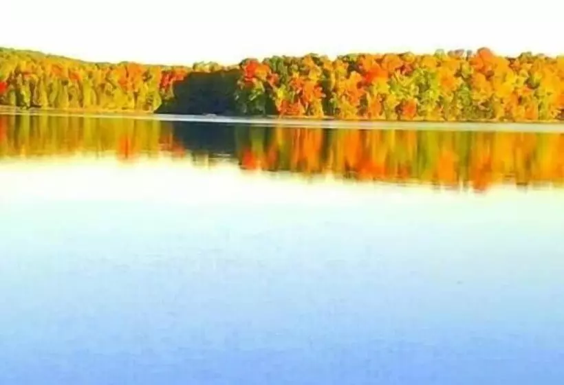 Motelli Chicaugon Lake Inn