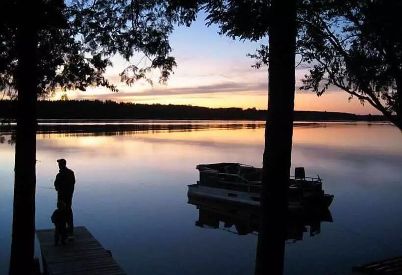 Motelli Chicaugon Lake Inn