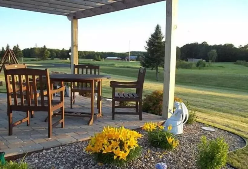 Motelli Chicaugon Lake Inn