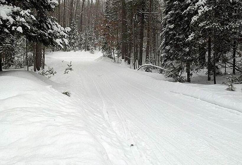 فندق على الطريق Chicaugon Lake Inn