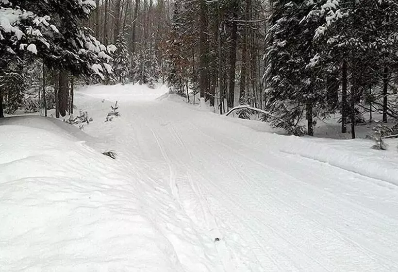 Motelli Chicaugon Lake Inn